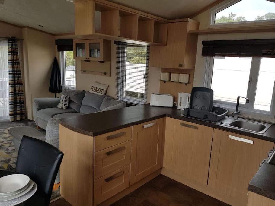 Home From Home Cosy Caravan 本布里奇 外观 照片