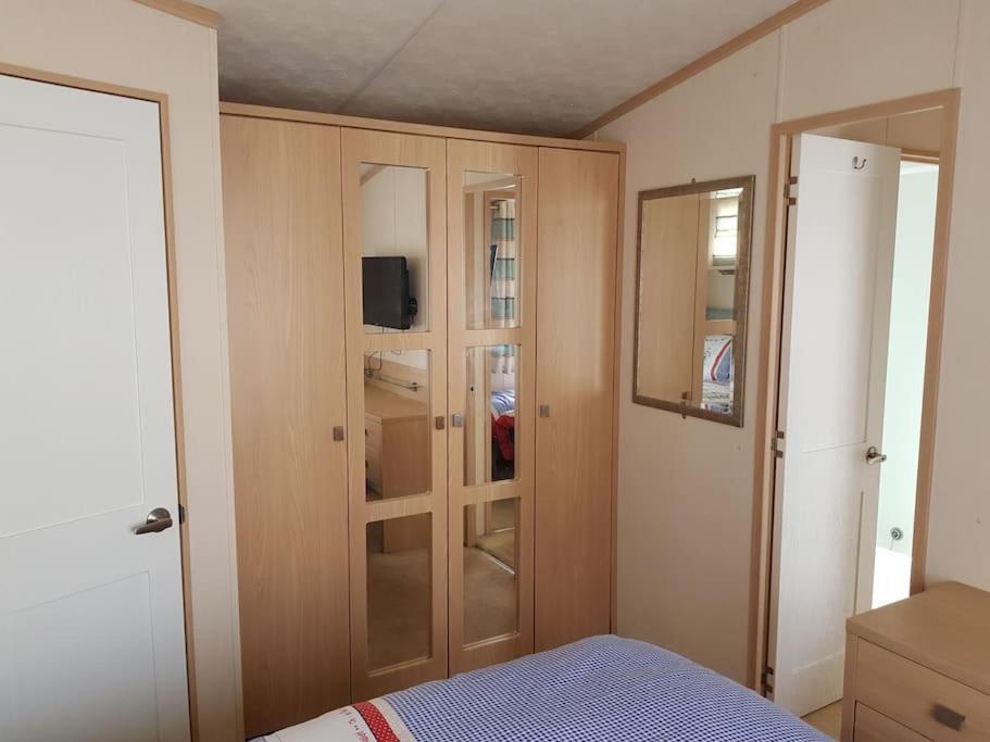 Home From Home Cosy Caravan 本布里奇 外观 照片