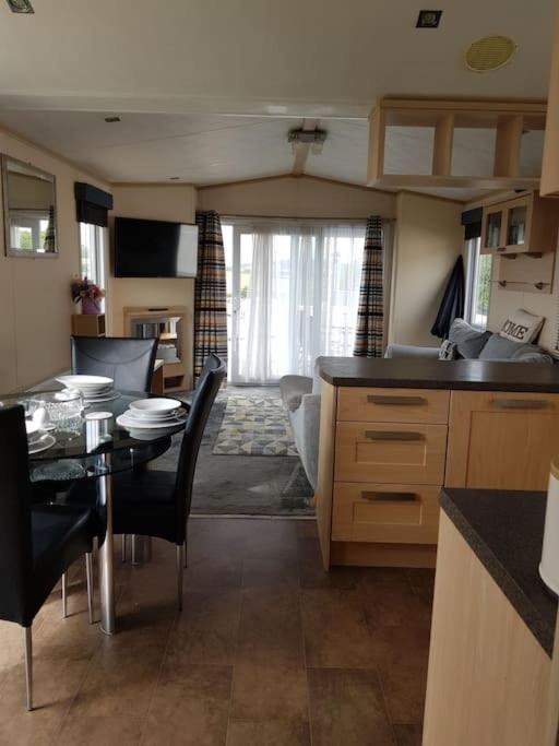 Home From Home Cosy Caravan 本布里奇 外观 照片