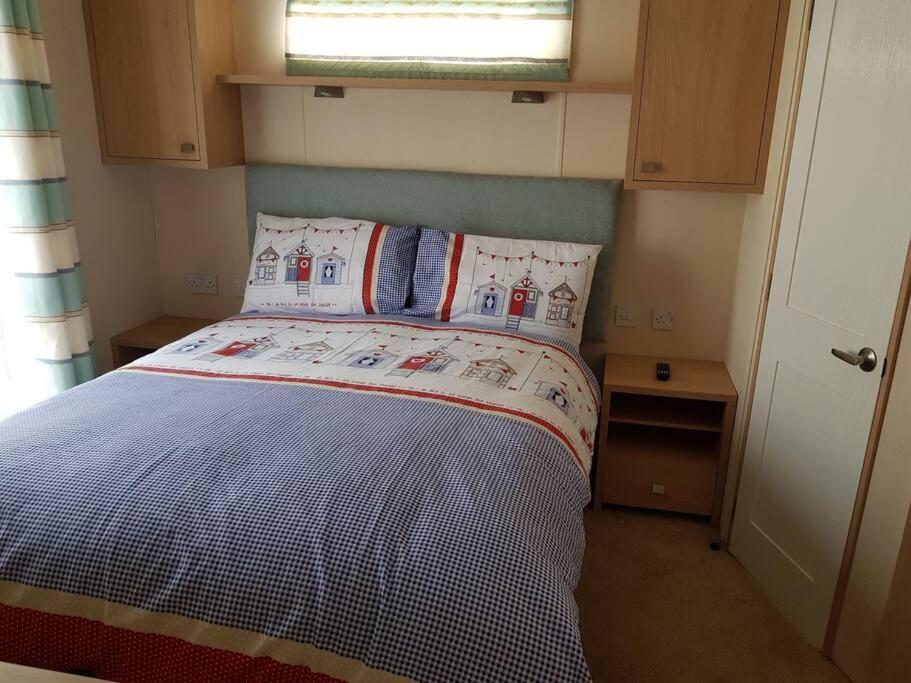 Home From Home Cosy Caravan 本布里奇 外观 照片